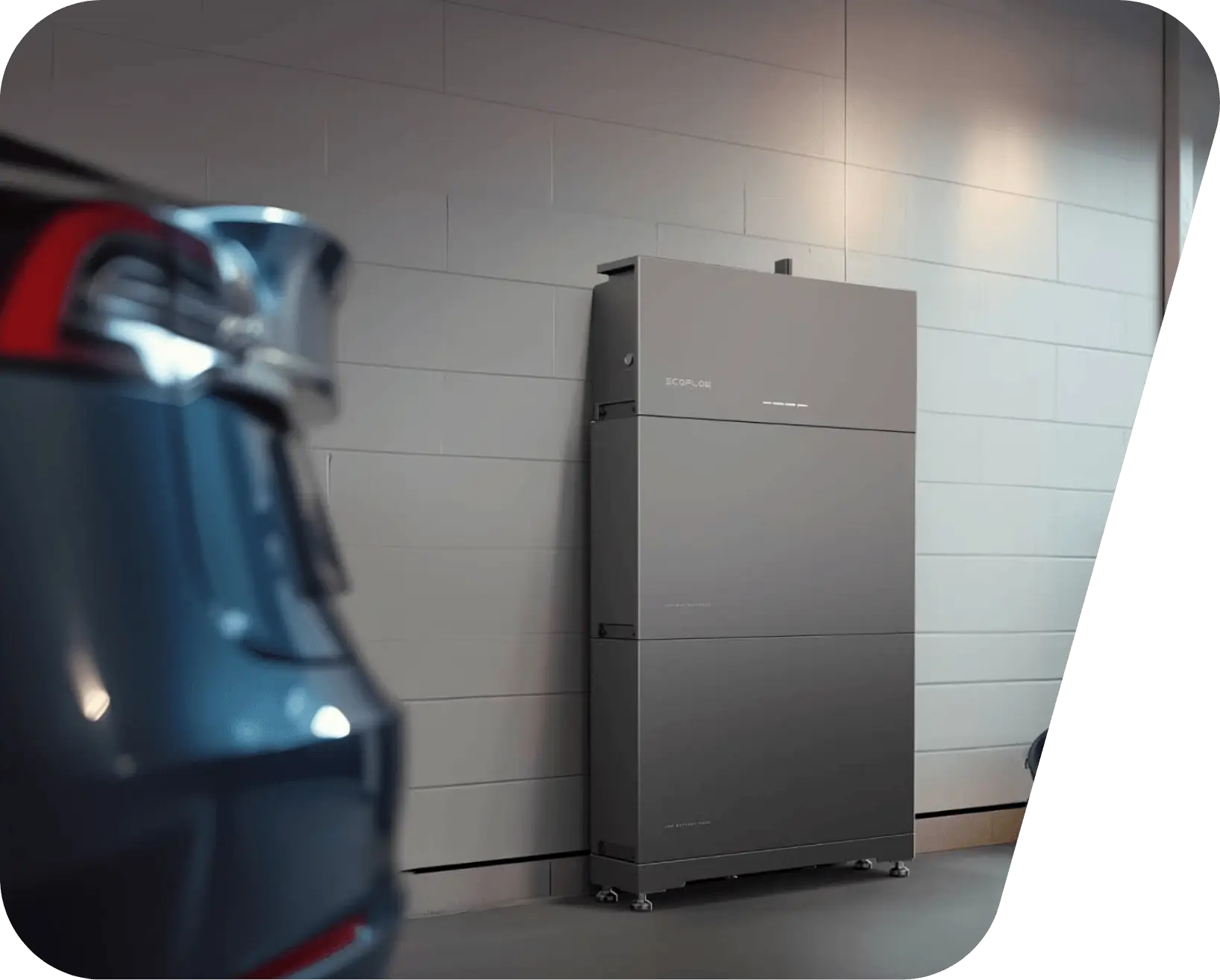 Batterie de stockage d'énergie solaire EcoFlow dans un garage — Alvea Solaire, Dinan